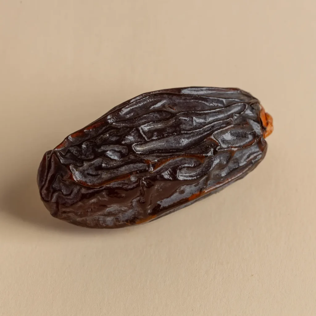 علبة تمر مغلف بشكل فردي – نكهة تمر أصيلة في تغليف فاخر Experience premium Majdool Dates from Liwa Dates. Individually wrapped to maintain freshness and quality. Perfect for office hospitality, gifting.