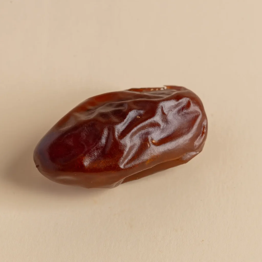 علبة تمر مغلف بشكل فردي – نكهة تمر أصيلة في تغليف فاخر! Discover premium Khudri Dates from Liwa Dates. Rich, naturally sweet with a firm yet tender texture, these authentic Emirati dates are individually wrapped.