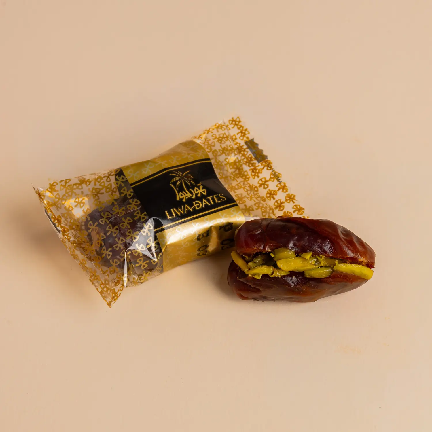 علبة تمر مغلف بشكل فردي – نكهة تمر أصيلة في تغليف فاخر. Discover Khudri Premium Filled Dates from Liwa Dates. High-quality Khudri dates stuffed with premium fillings, elegantly packaged.