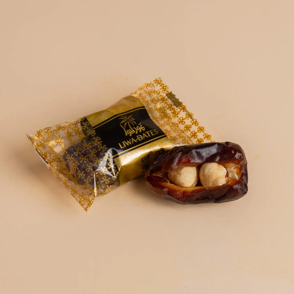 علبة تمر مغلف بشكل فردي – نكهة تمر أصيلة في تغليف فاخر. Discover Khudri Premium Filled Dates from Liwa Dates. High-quality Khudri dates stuffed with premium fillings, elegantly packaged.