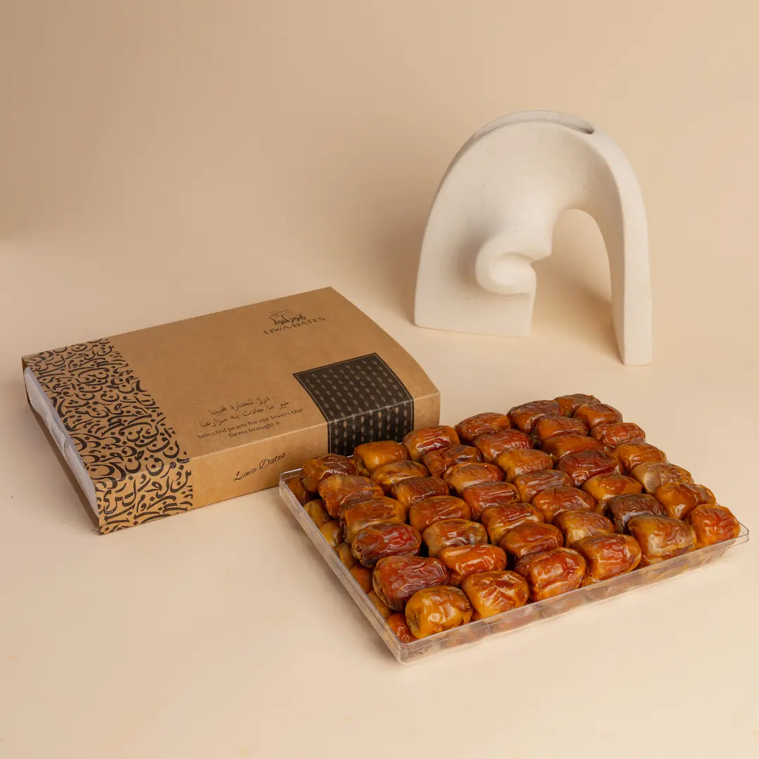 بوكس التمور المبردة – طراوة لا تفقدها البرودة! Keep your dates fresh and flavorful with the Frozen Dates Box. This product is packaged to maintain the coolness and softness of the dates.