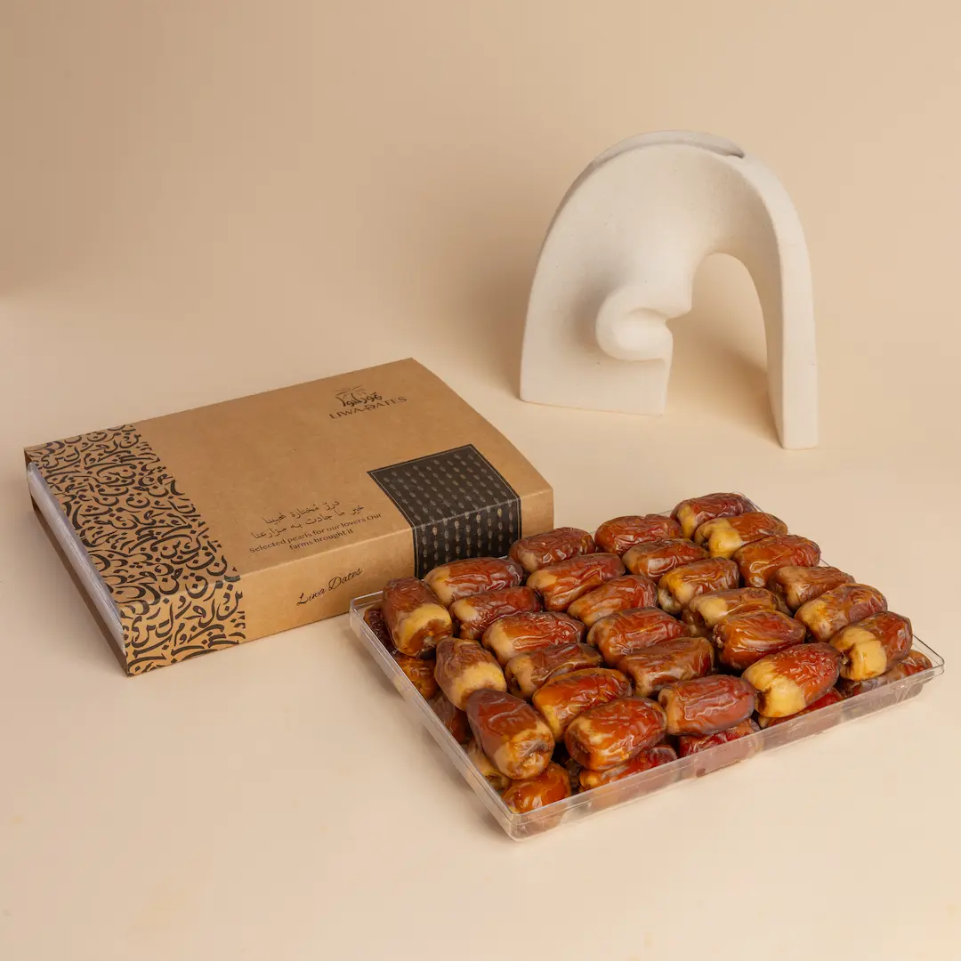 بوكس التمور المبردة – طراوة لا تفقدها البرودة! Keep your dates fresh and flavorful with the Frozen Dates Box. This product is packaged to maintain the coolness and softness of the dates.